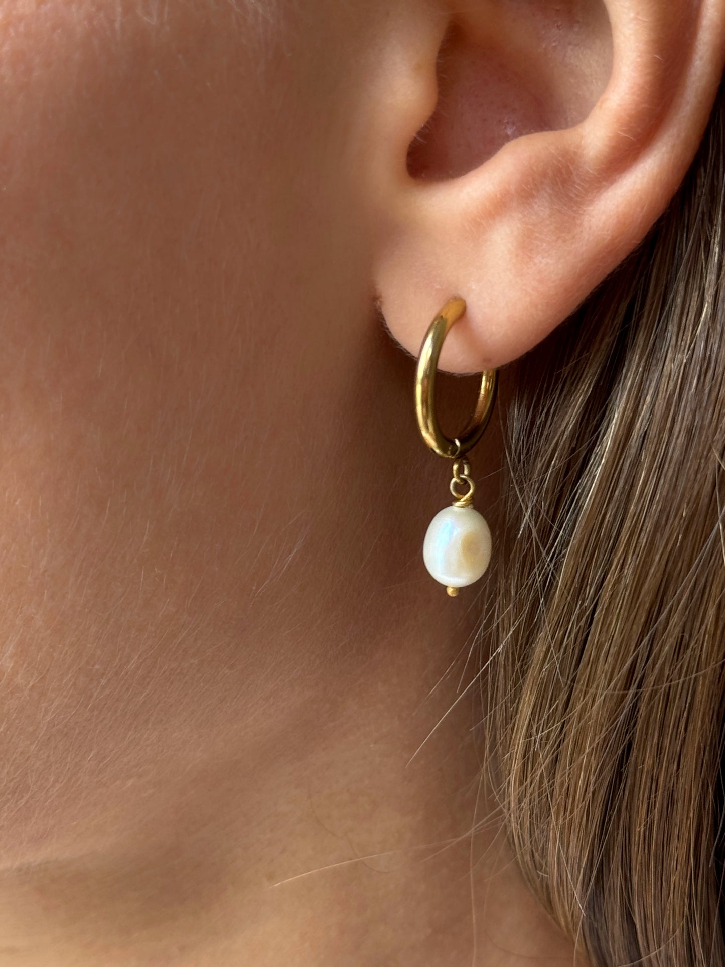 Gold bridal pearl earrings Minimalist earrings